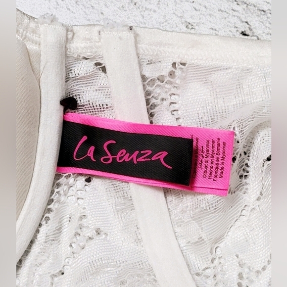 LA SENZA Lightly Lined White Bra Top - Picture 9 of 11